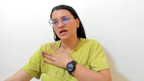 Snapshot of marilyn_garcia chatting on 10.30.25 MARILYN SEXY online show from 10.30.25