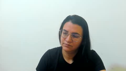 Snapshot of marilyn_garcia chatting on 11.20.25 MARILYN SEXY online show from 11.20.25