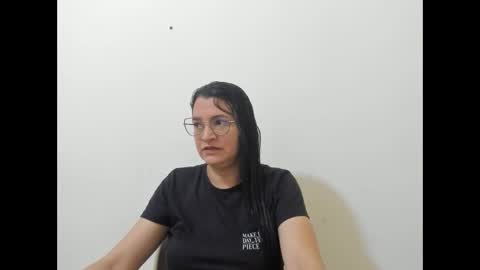 Snapshot of marilyn_garcia chatting on 11.26.25 MARILYN SEXY online show from 11.26.25