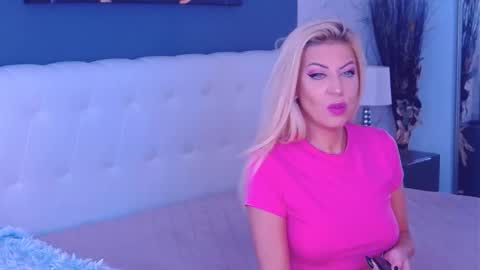 Mary Mais online show from 09.22.25