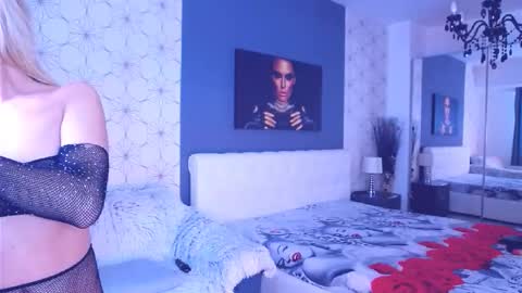 Mary Mais online show from 11.19.25