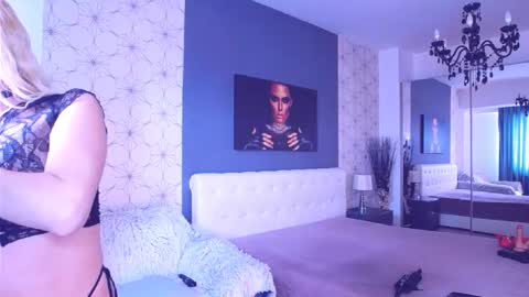 Mary Mais online show from 02.10.26