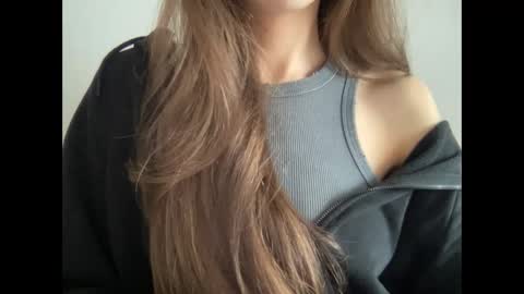 Snapshot of marinalovenow chatting on 03.10.25 Marina online show from 03.10.25