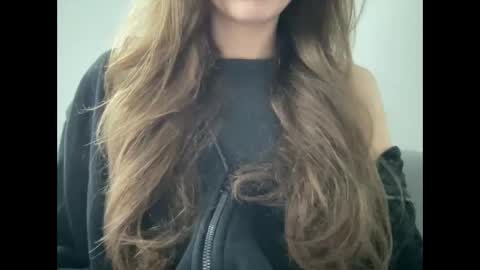 Snapshot of marinalovenow chatting on 10.07.25 Marina online show from 10.07.25