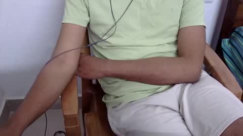 Snapshot of marinavine chatting on 12.27.24 The SHY UncutBoy online show from 12.27.24