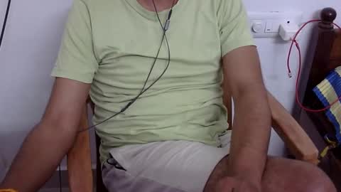 Snapshot of marinavine chatting on 01.14.25 The SHY UncutBoy online show from 01.14.25