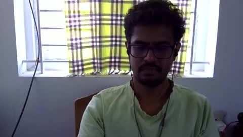 Snapshot of marinavine chatting on 10.01.25 The SHY UncutBoy online show from 10.01.25