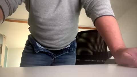 Snapshot of mario17o3 chatting on 11.17.25 Hot N Horny online show from 11.17.25