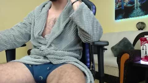Snapshot of marioslim chatting on 12.22.24 marioslim online show from 12.22.24