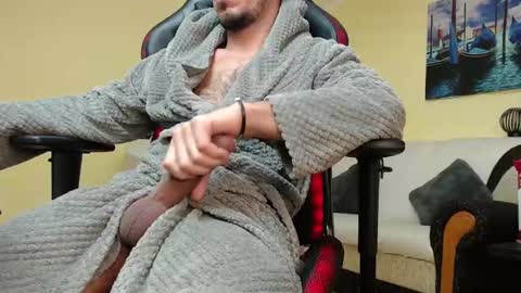 Snapshot of marioslim chatting on 12.27.24 marioslim online show from 12.27.24