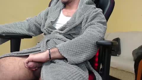 Snapshot of marioslim chatting on 12.31.24 marioslim online show from 12.31.24