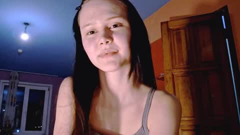 Snapshot of marismiler chatting on 04.01.26 Mari online show from 04.01.26