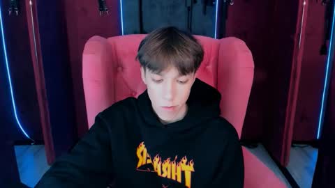 Snapshot of mark_branston chatting on 11.07.25 Mark online show from 11.07.25