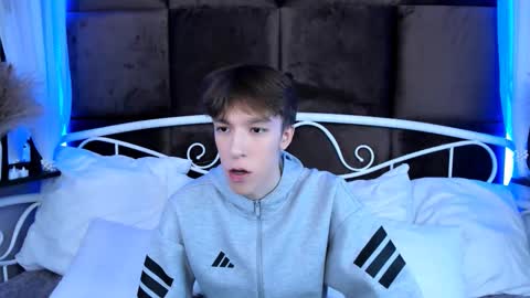 Snapshot of mark_branston chatting on 11.16.25 Mark online show from 11.16.25