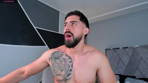 Snapshot of mark_broown_ chatting on 01.12.25 mark_broown_ online show from 01.12.25