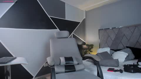 Snapshot of mark_broown_ chatting on 01.27.25 mark_broown_ online show from 01.27.25