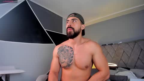 Snapshot of mark_broown_ chatting on 02.12.25 mark_broown_ online show from 02.12.25