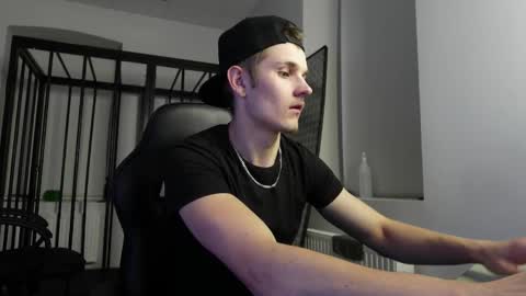 Snapshot of mark_karson chatting on 09.30.25 MARK KARSON online show from 09.30.25