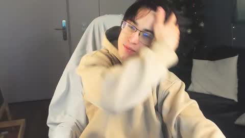 Snapshot of mark_piers chatting on 12.05.25 mark online show from 12.05.25