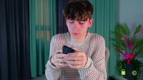 Snapshot of mark_safr chatting on 05.17.26 Mark online show from 05.17.26