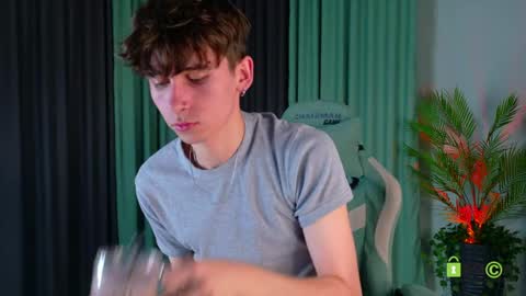 Snapshot of mark_safr chatting on 05.18.26 Mark online show from 05.18.26