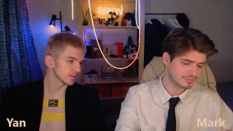 Snapshot of mark_sun chatting on 12.19.25 Mark online show from 12.19.25