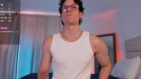 Snapshot of mark_thonson chatting on 11.10.25 troy online show from 11.10.25