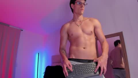 Snapshot of mark_thonson chatting on 03.28.26 troy online show from 03.28.26