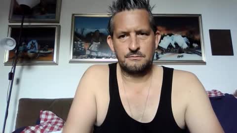 Snapshot of marka1506 chatting on 11.10.25 marka1506 online show from 11.10.25