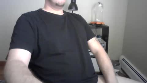 Snapshot of markus27252 chatting on 02.24.25 markus27252 online show from 02.24.25