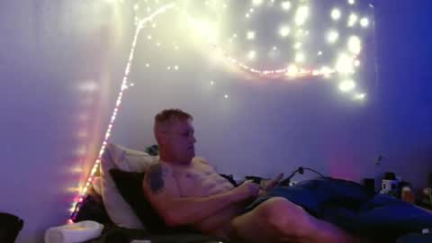 Snapshot of markymark101825061 chatting on 02.10.25 markymark101825061 online show from 02.10.25