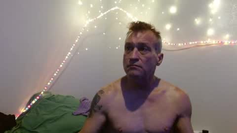 Snapshot of markymark101825061 chatting on 02.14.25 markymark101825061 online show from 02.14.25