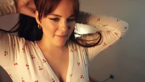 Snapshot of marlenegadley chatting on 10.20.25 Kira online show from 10.20.25