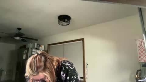 Snapshot of maroon_moon chatting on 11.17.25 maroon_moon online show from 11.17.25