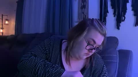 Snapshot of maroon_moon chatting on 11.20.25 maroon_moon online show from 11.20.25