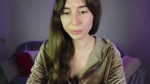 Snapshot of maroonaaa chatting on 12.18.25 Mary online show from 12.18.25