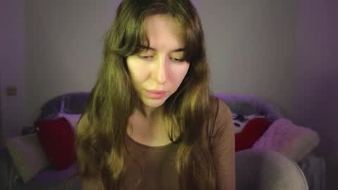 Snapshot of maroonaaa chatting on 12.19.25 Mary online show from 12.19.25