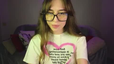 Snapshot of maroonaaa chatting on 01.05.26 Mary online show from 01.05.26