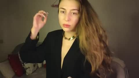 Snapshot of maroonaaa chatting on 01.08.26 Mary online show from 01.08.26