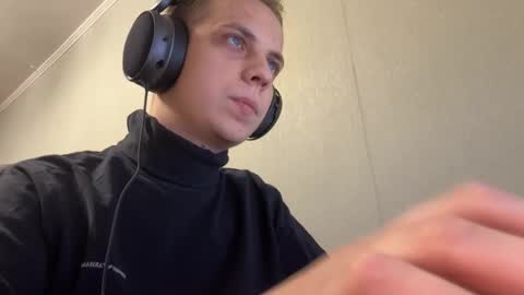 Snapshot of maroooa chatting on 12.16.25 Marko online show from 12.16.25