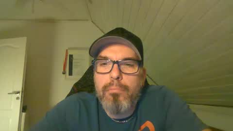 Snapshot of marriedcock1980 chatting on 02.19.25 marriedcock1980 online show from 02.19.25