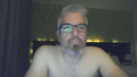 Snapshot of marriedcock1980 chatting on 09.22.25 marriedcock1980 online show from 09.22.25