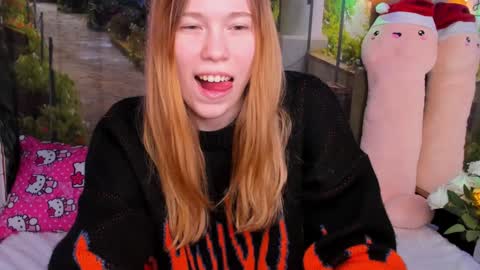 Snapshot of marryjanes chatting on 12.24.24 marryjanes online show from 12.24.24