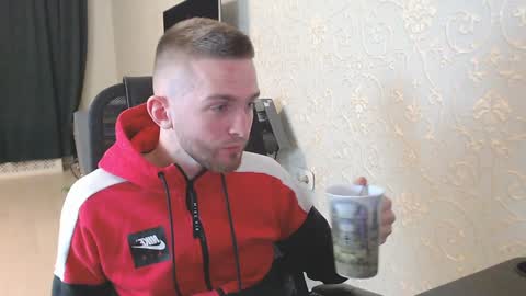 Snapshot of marselle_looker chatting on 01.08.25 Marselle online show from 01.08.25