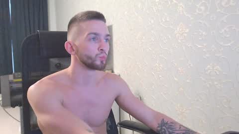 Snapshot of marselle_looker chatting on 01.12.25 Marselle online show from 01.12.25