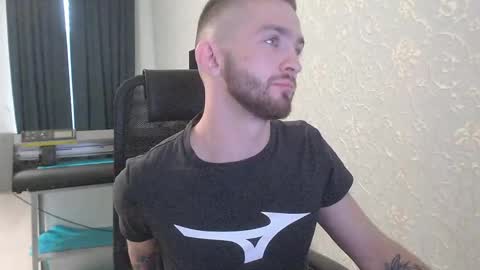 Snapshot of marselle_looker chatting on 03.05.25 Marselle online show from 03.05.25