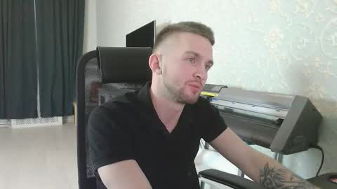 Snapshot of marselle_looker chatting on 11.12.25 Marselle online show from 11.12.25