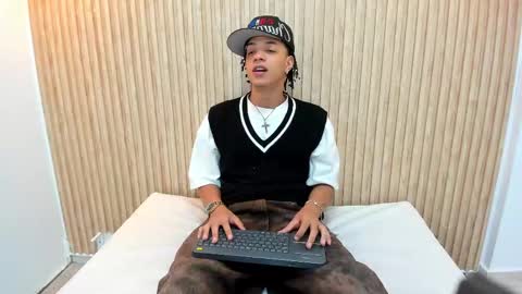 Snapshot of marshall_spencer chatting on 09.26.25 MARSHALL online show from 09.26.25