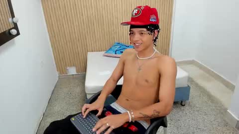 Snapshot of marshall_spencer chatting on 11.05.25 MARSHALL online show from 11.05.25