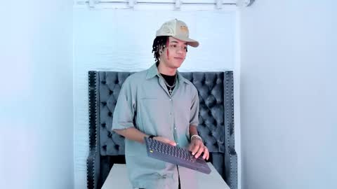 Snapshot of marshall_spencer chatting on 11.25.25 MARSHALL online show from 11.25.25